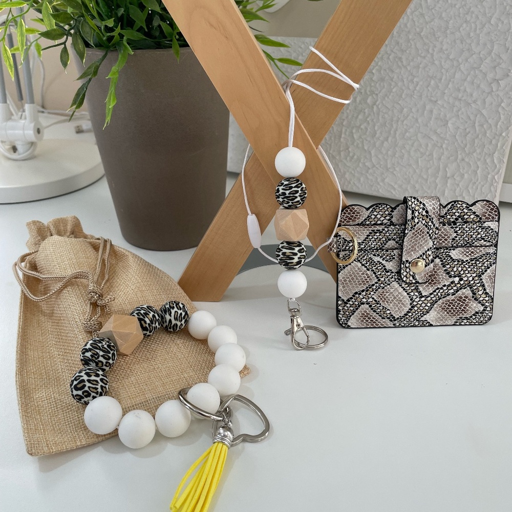 Bracelet Keychain Silicone Wood Beads/Lanyard Teacher Badge Holder Gift Set